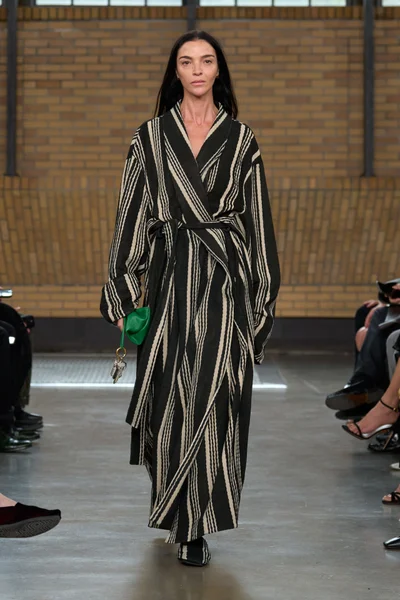 Look 49